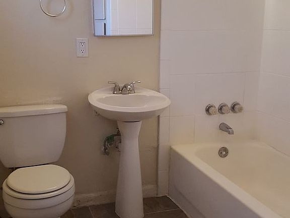 5th image of 137 S Yale Ave APT 7