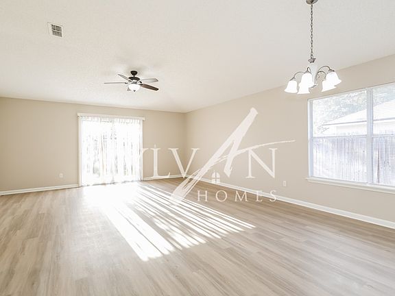 3rd image of 8076 Carisbrook Ct