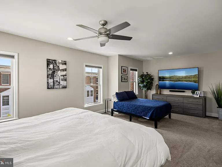 2312 Napoli Way — Photo 32