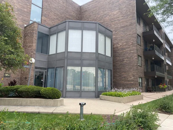 9200 Niles Center Rd APT 402, Skokie, IL 60076