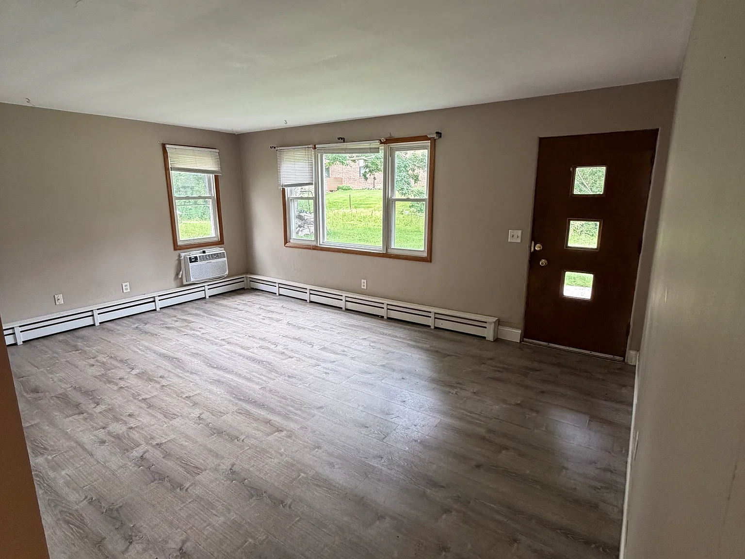 3 bed, 1000 sqft, $1,800 — Photo 4
