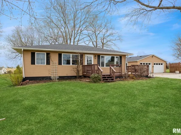 319 N 1st St, Long Grove, IA 52756