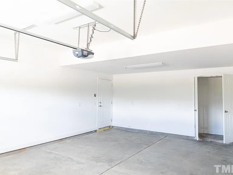 517 Gathering Park Cir — Photo 43