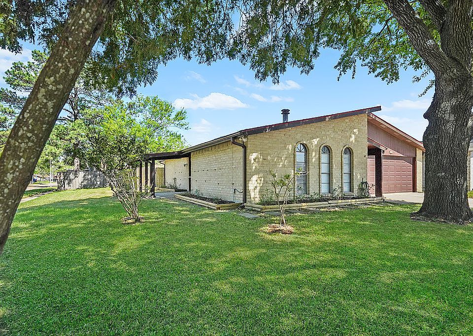 1st image of 16834 Great Glen Dr