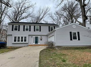 517 Woodhill Dr, Decatur, IL 62521