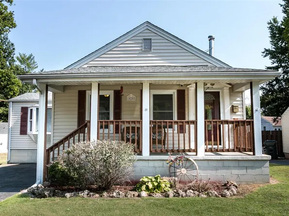 10252 Saint Richard Ln, Saint Ann, MO 63074
