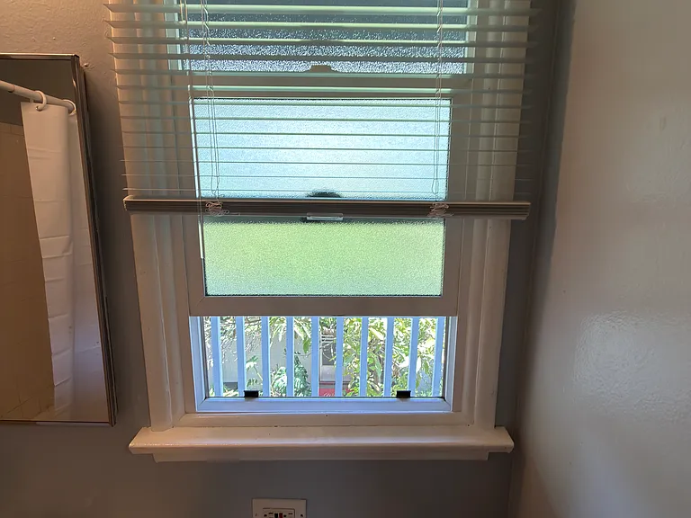 1841 Riverside Dr #STUDI0 — Photo 12