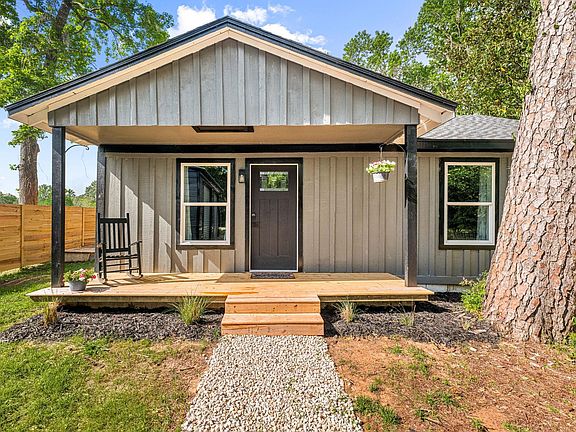 3rd image of 174 Hideaway Ln