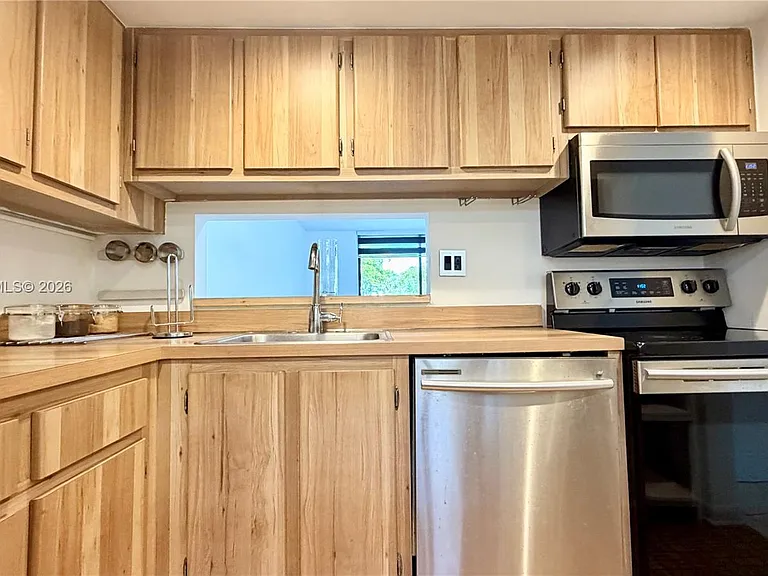 8045 SW 107th Ave #309 — Photo 3