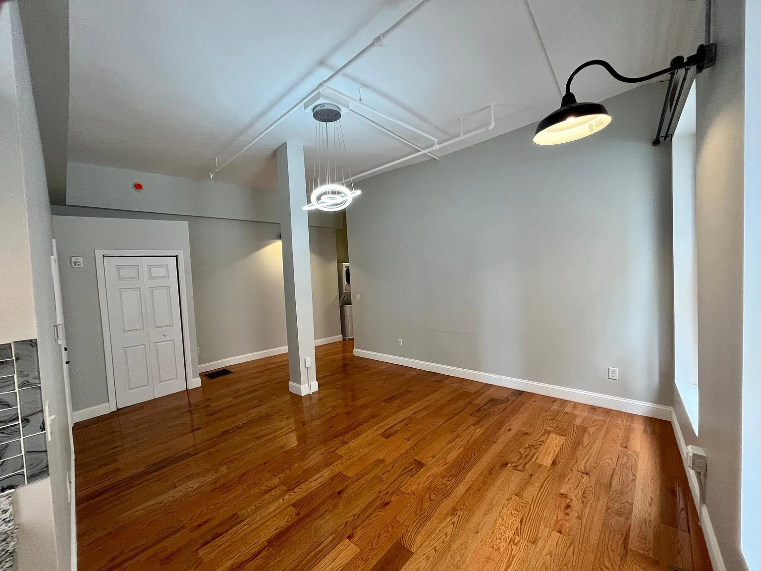 37 Maiden Ln — Photo 2