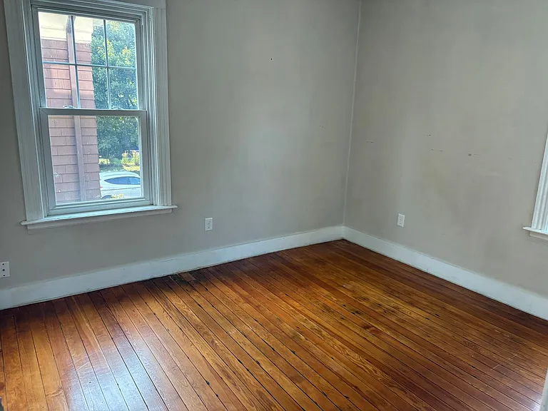 207 Lowden St — Photo 8