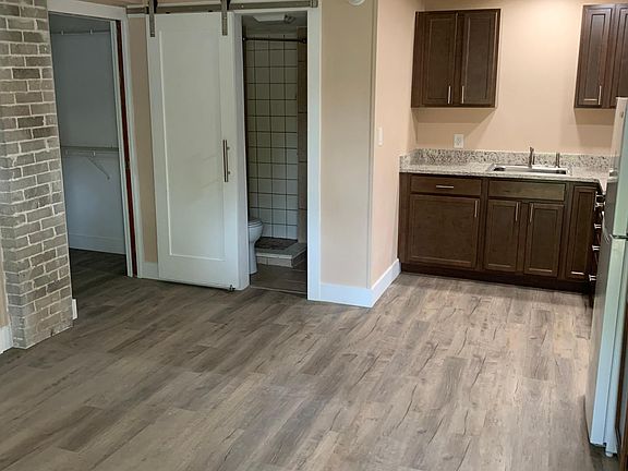 2nd image of 860 24th Ave N