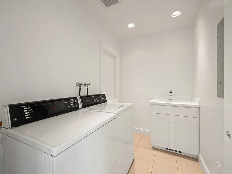 10 Warrens Way — Photo 32