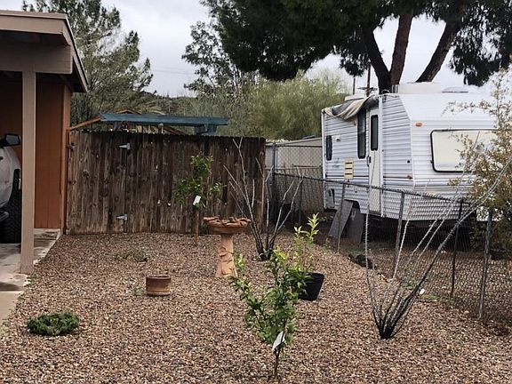 2912 D front side yard 26