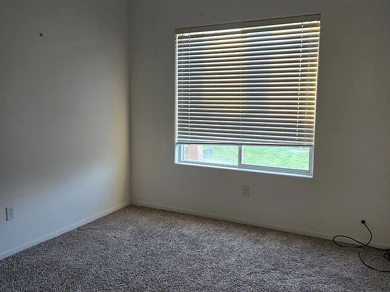 2068 W Merritt St — Photo 7