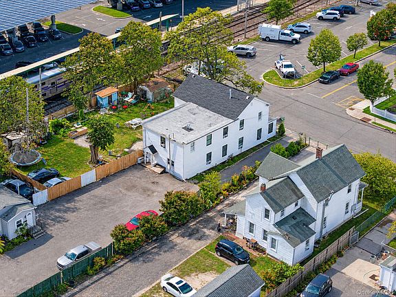 4th image of 35 Funaro Court