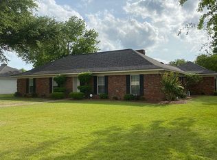 1807 Palmyra Dr, Greenville, MS 38701