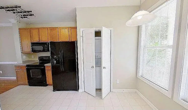 513 Village Loop Dr — Photo 6