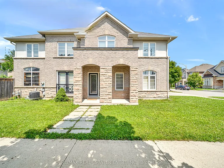 4215 Cole Cres — Photo 8