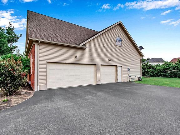 4th image of 6000 Corinne Ln