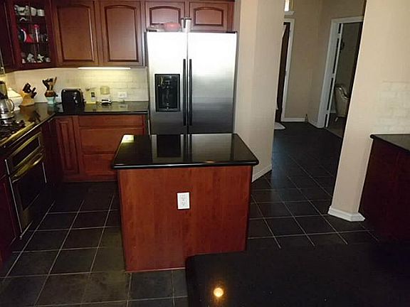 4th image of 133 Wooded Creek Dr