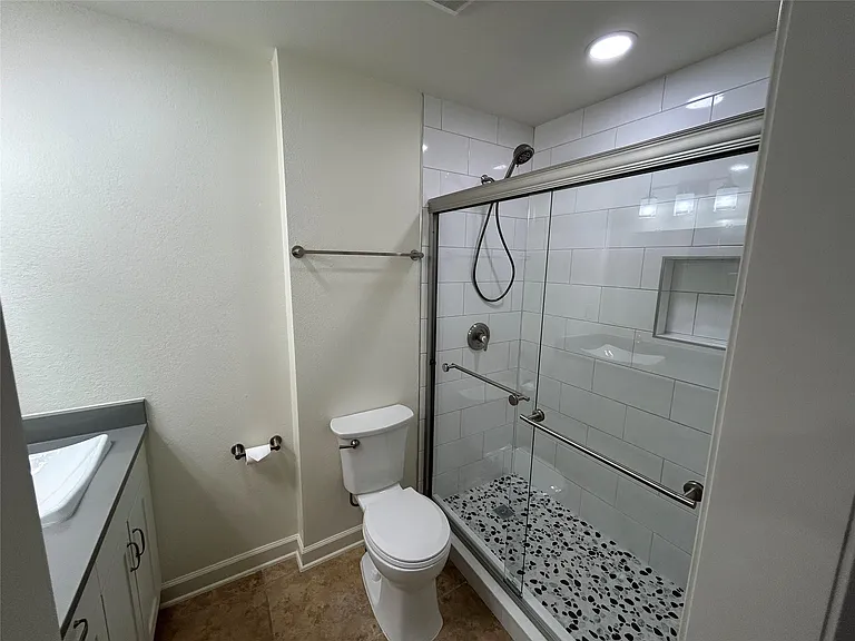 100 Bay Point Dr #7 — Photo 6
