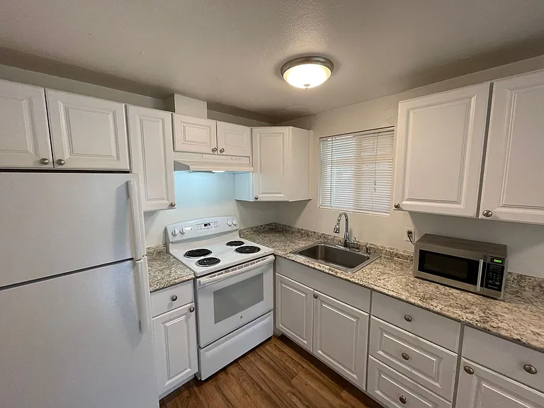 301 Apartments in the heart of Beacon Hill — Photo 34