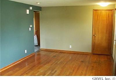5th image of 201 Fairdale Ave