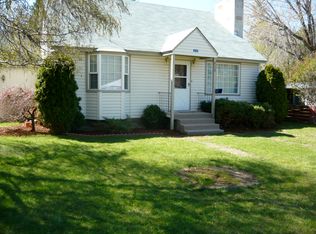 212 E 2nd St, Naches, WA 98937