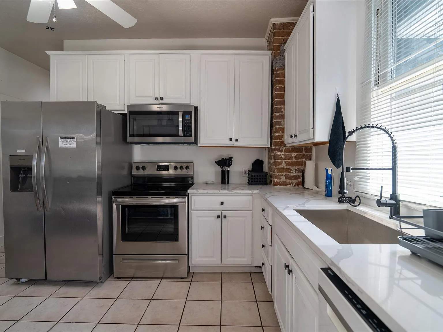 3 bed, 1.0 bath, 980 sqft, $2,000 — Photo 4
