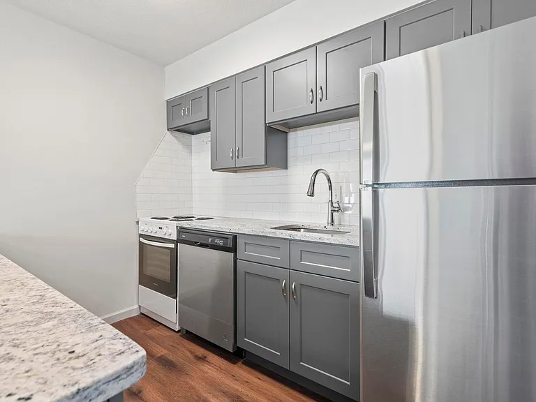 124 Cox St — Photo 7