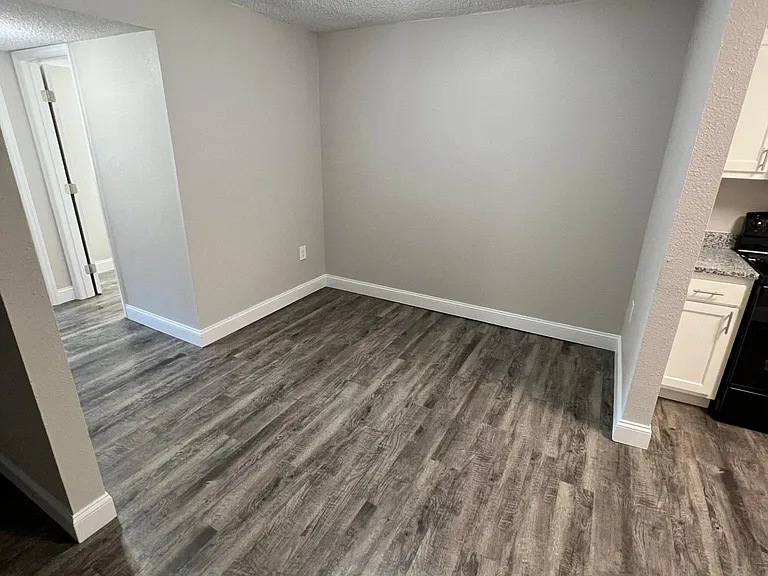 Oakbrook Village Apartments — Photo 39