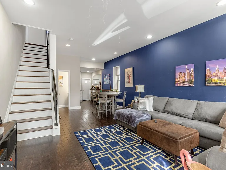 2652 Livingston St — Photo 1