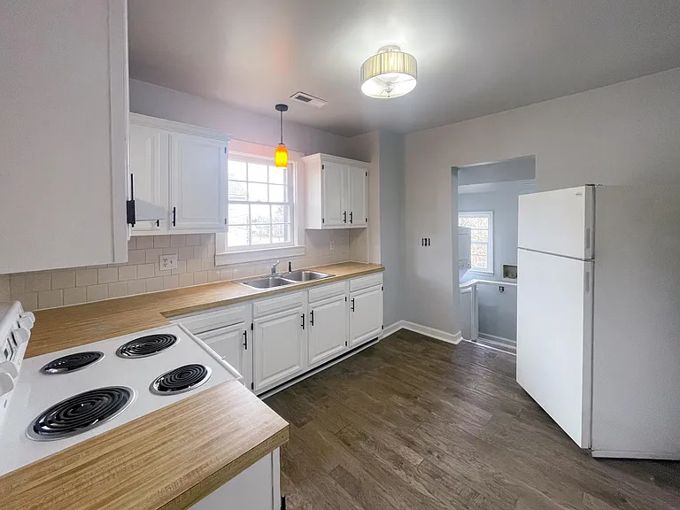 441 E Sprague St #C — Photo 6
