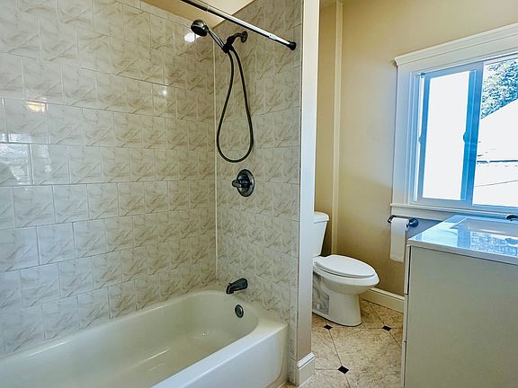 5th image of 1362 E 27th St #1366