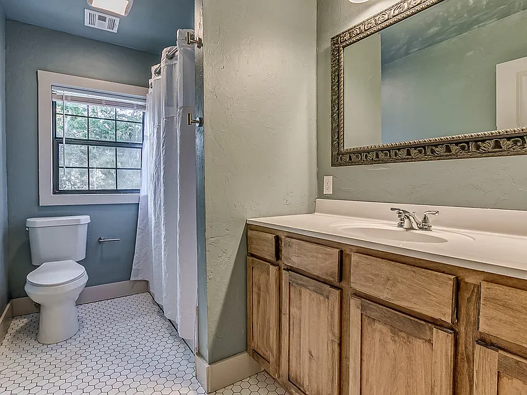 2110 N Kelley Ave — Photo 21