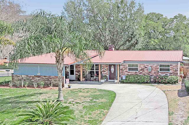 1st image of 260 River Dr E