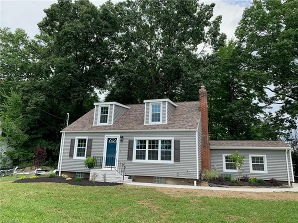 26 Forest St, Lake Milton, OH 44429