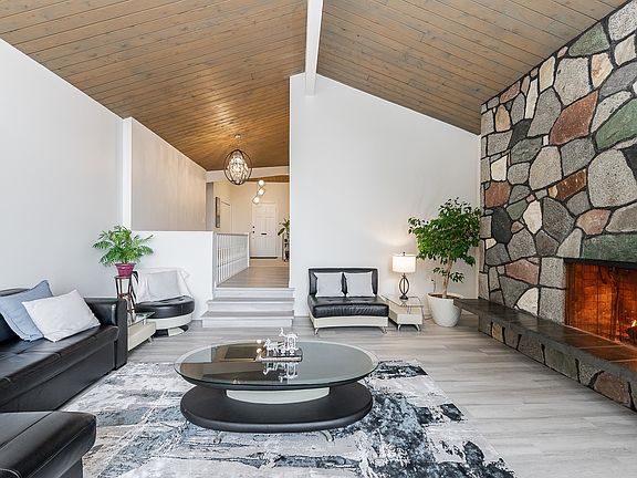 3rd image of 953 Ranch Park Way