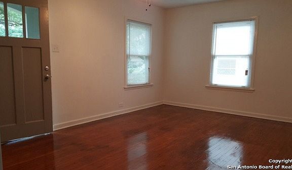 3rd image of 403 Laurelwood Dr