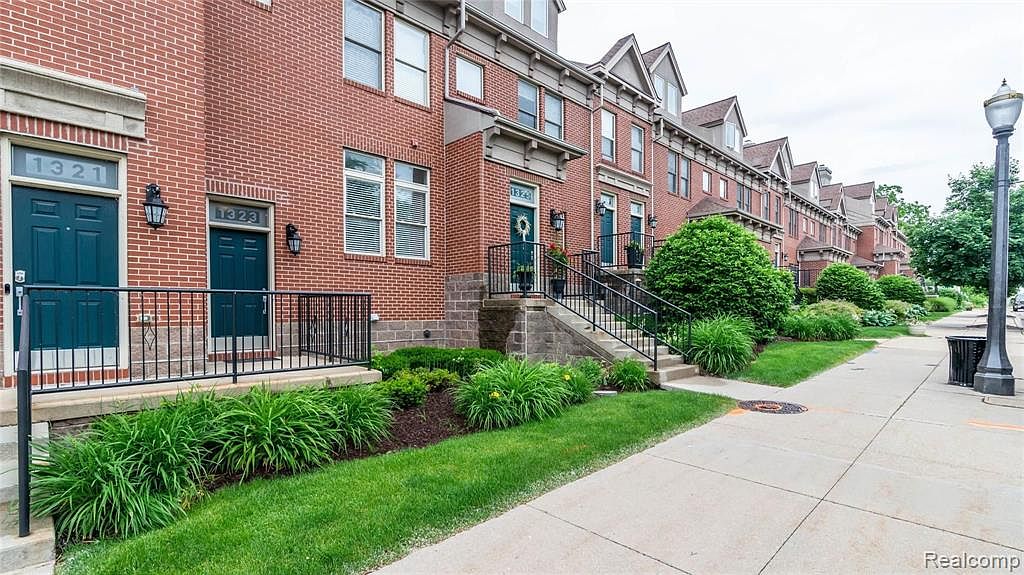 1323 Turner St, Lansing, MI 48906 Zillow