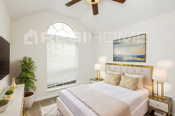 1410 Hyde Park Blvd — Photo 8