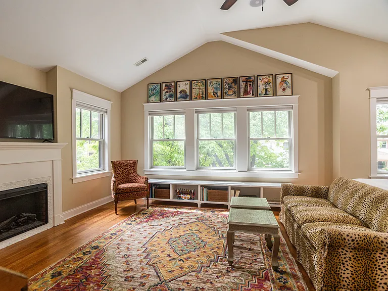4519 N Sacramento Ave — Photo 10