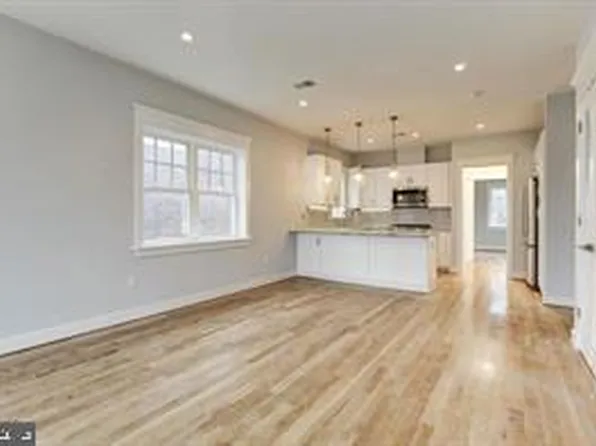 2233 40th Pl NW Unit 6, Washington, DC 20007