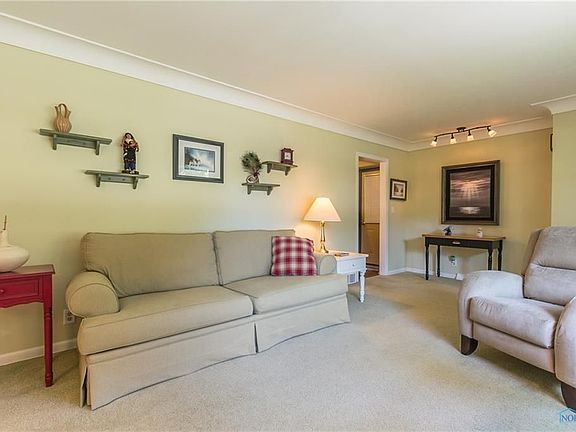 4th image of 300 Margaret Pl