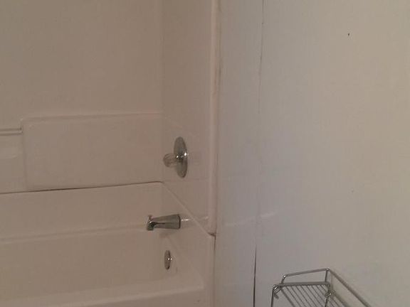 4th image of 901 N Main St