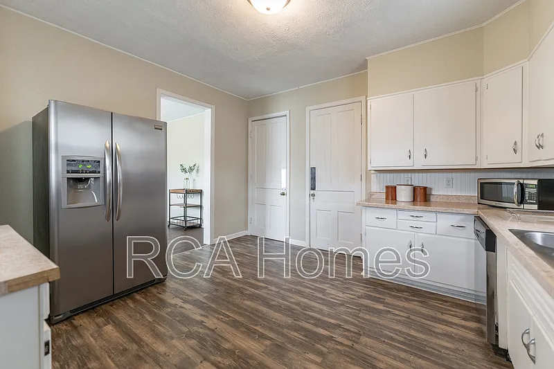 3 bed, 1.0 bath, 1200 sqft, $1,975 — Photo 4