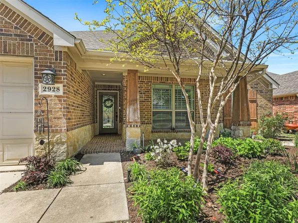 2928 Paint Horse Trl, Little Elm, TX 75068