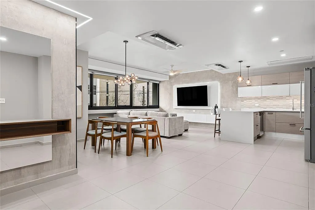 2 bed, 2.0 bath, 1300 sqft, $6,000 — Photo 1
