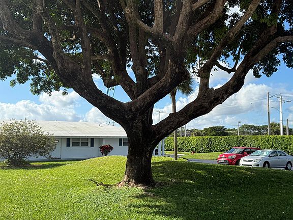 2nd image of 300 SW Golfview Terrace #152